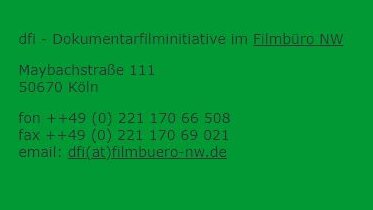 Die Kontaktdaten der Dokumentarfilminitiative auf grünem Hintergrund