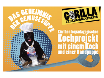 Ockerfarbene Postkarte au der ein Gorilla mit Kochschürze, Schriftzüge zum Gorilla-Theaterprogramm Das Geheimnis der Gemüsesuppe und ein Kochlöffel zu sehen sind.
